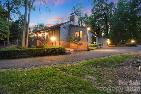 211 Lamplighter Lane, Mount Holly, NC 28120