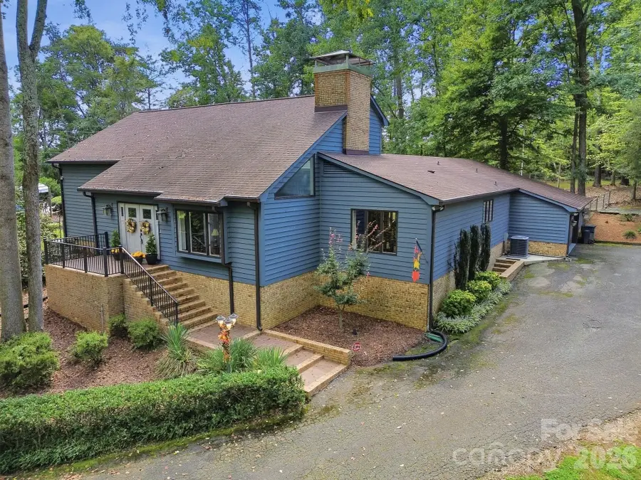 211 Lamplighter Lane, Mount Holly, NC 28120 - #2
