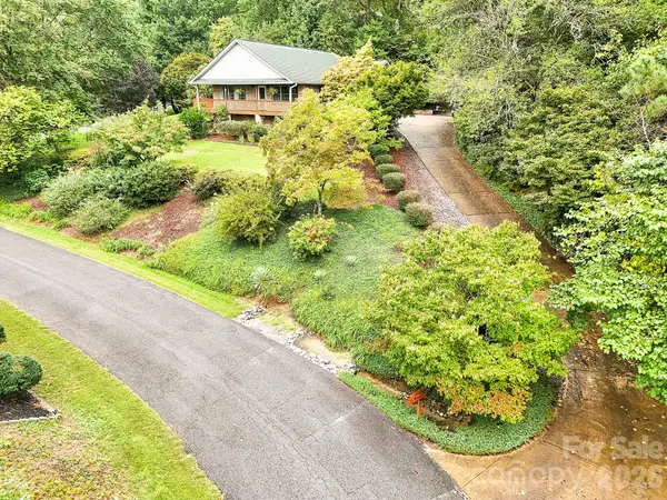 2008 Deep Woods Drive, Hendersonville, NC 28739