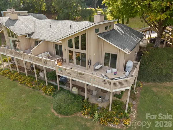 116 Country Ridge Road, Laurel Park, NC 28739