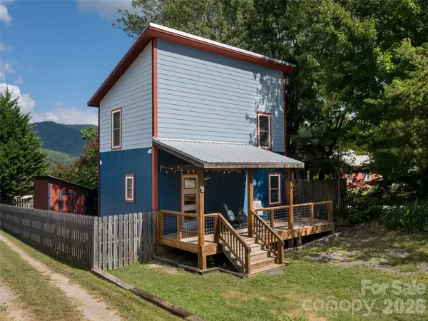 1 Half Moon Drive, Swannanoa, NC 28778
