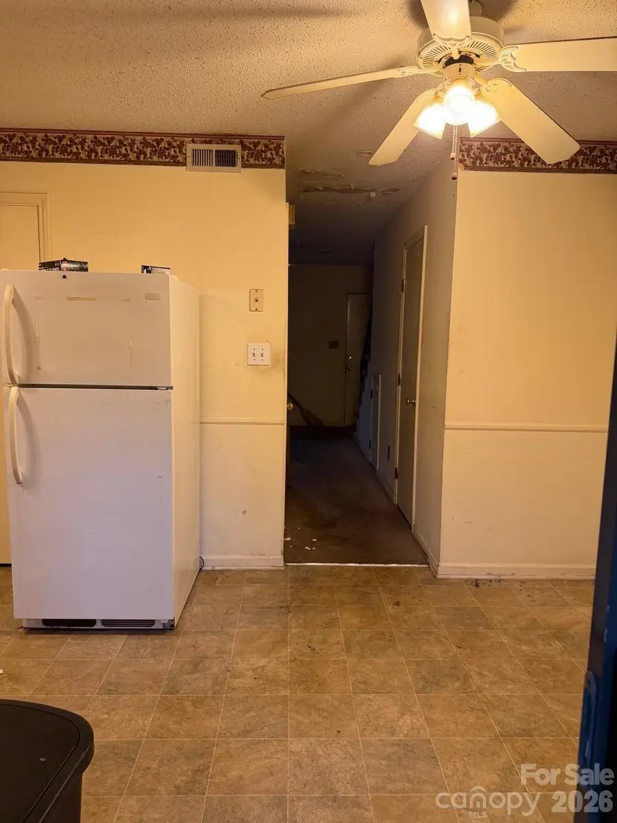 220 14th Avenue Se #2-D, Hickory, NC 28602 - #3