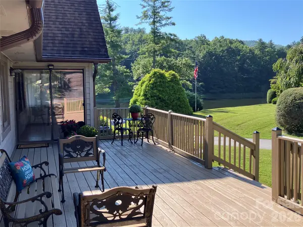 12 Willow Park Lane, Hendersonville, NC 28739