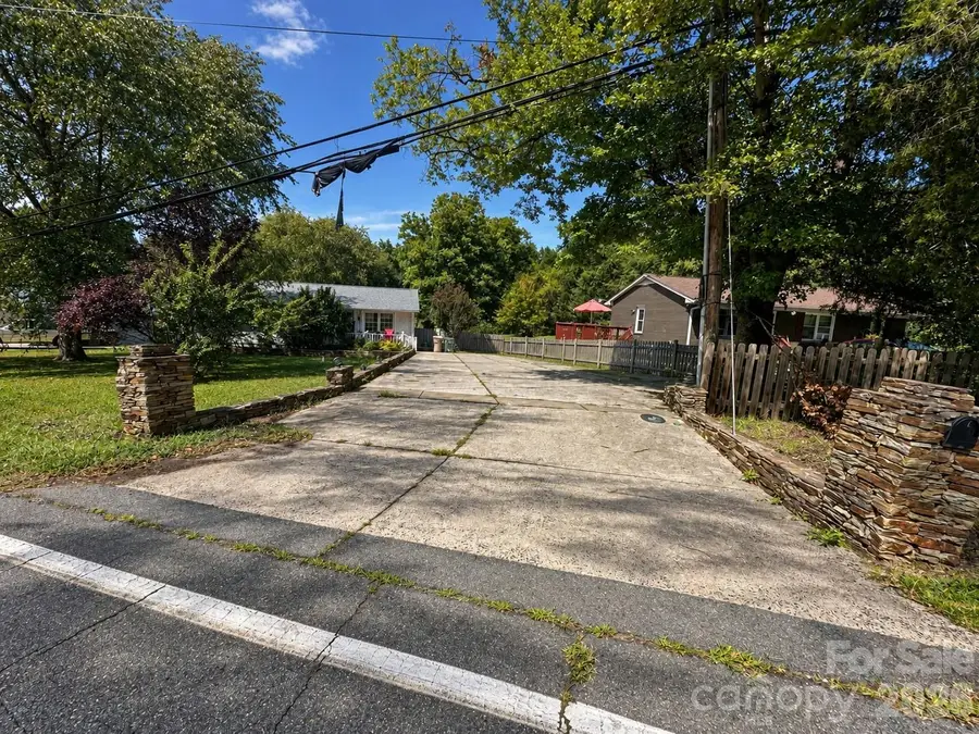 4711 Summit Avenue #4, Greensboro, NC 27405 - #2