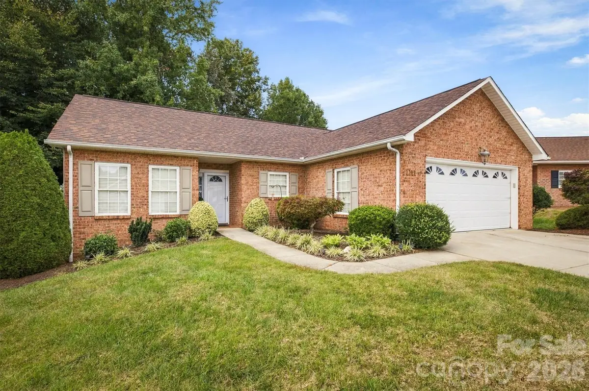 1211 Wexford Village Circle Ne, Lenoir, NC 28645 - #1