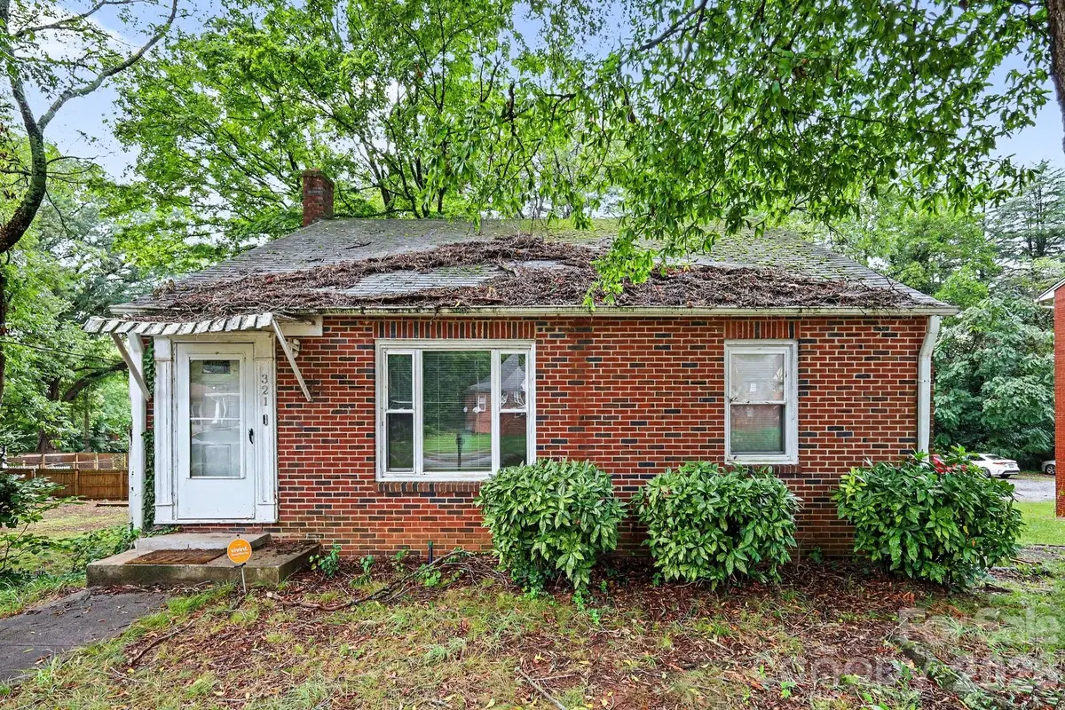 321 N Bost Street, Statesville, NC 28677 - #1