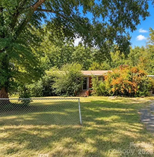 1929 Grace Lane, Charlotte, NC 28262