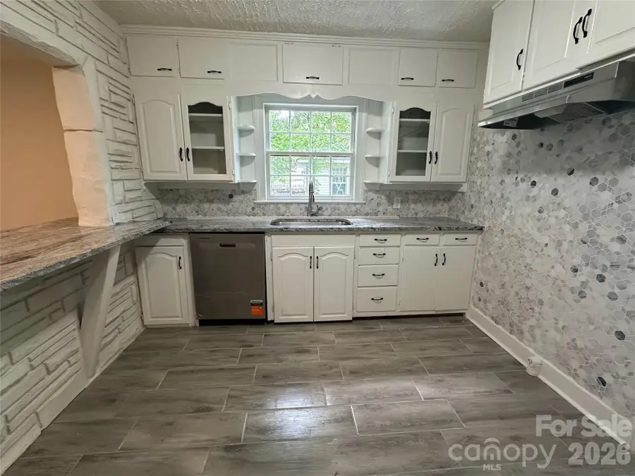 1900 Peachtree Street, Winston Salem, NC 27107 - #2