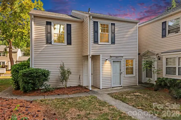 8521 Castle Pine Court, Charlotte, NC 28226