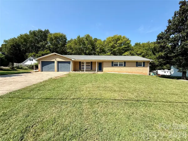 213 Lakeview Drive, Harrisburg, NC 28075
