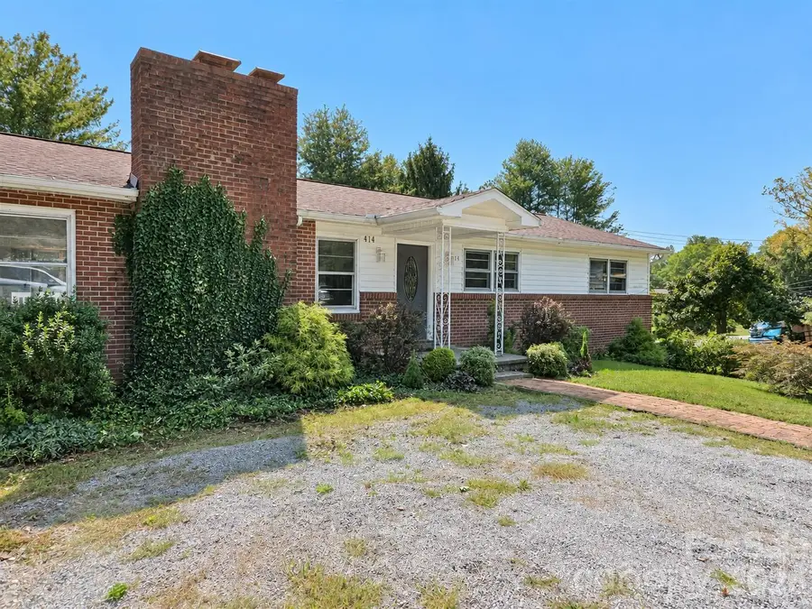 414 Heather Circle, Hendersonville, NC 28739 - #2