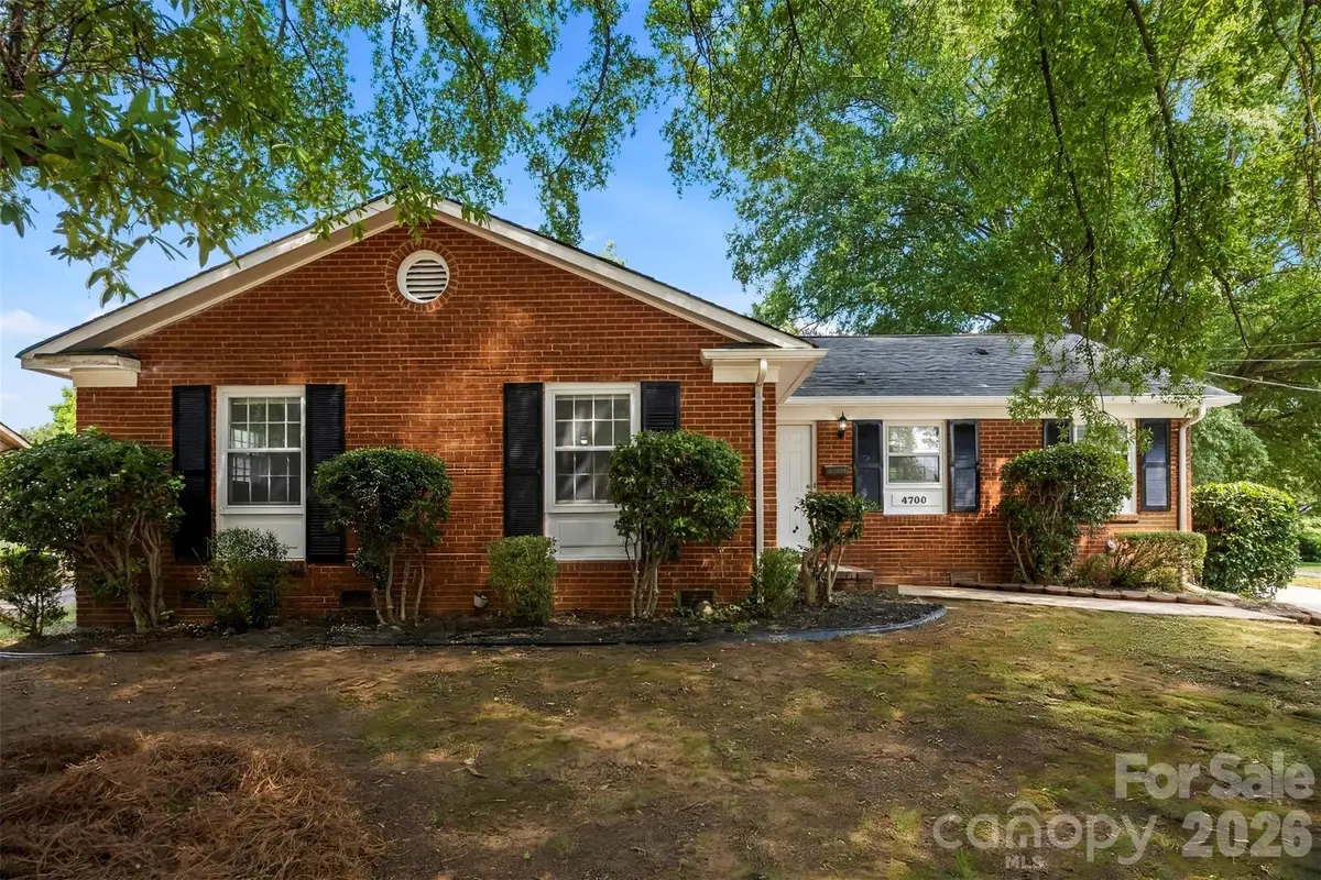 4700 Woodway Place, Charlotte, NC 28208 - #1