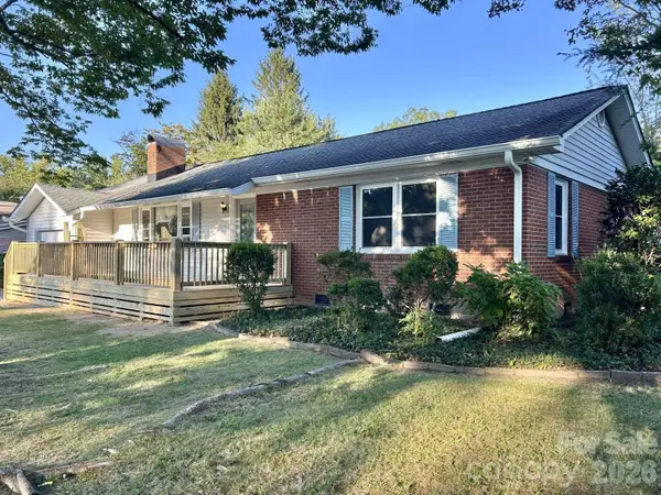 1225 Pinebrook Circle, Hendersonville, NC 28739