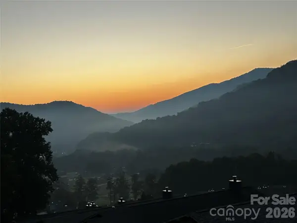 33 Flint Lane, Maggie Valley, NC 28751