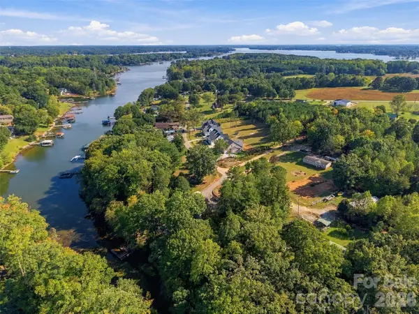 4220 Candlewood Drive, Sherrills Ford, NC 28673