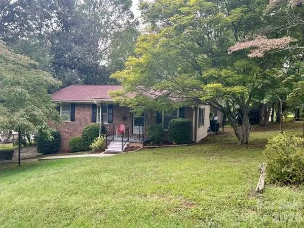 215 Norleon Avenue, Hendersonville, NC 28791