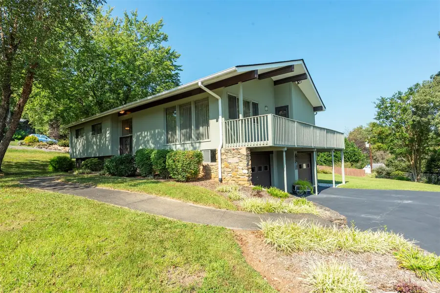 127 College Circle, Swannanoa, NC 28778 - #2
