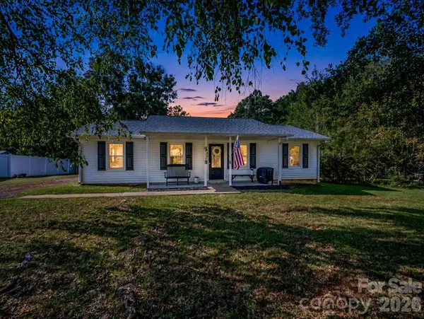 123 Strawberry Drive, Inman, SC 29349