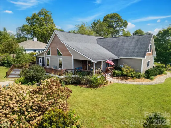 90 S Oaklawn Avenue, Brevard, NC 28712