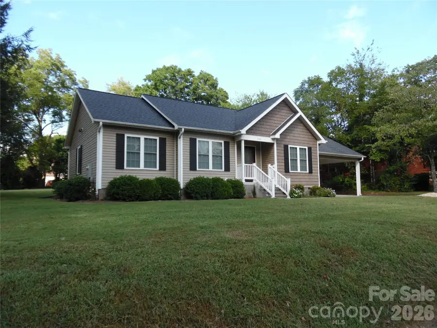 216 W 7th Street, Newton, NC 28658 - #3