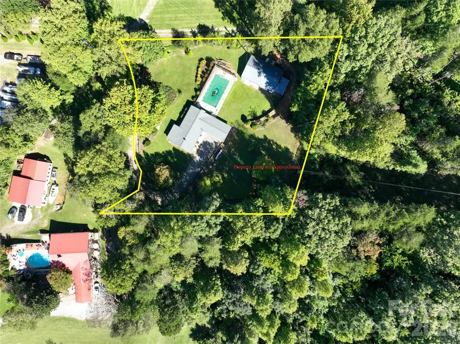 709 Berry Place Sw, Lenoir, NC 28645 - #2