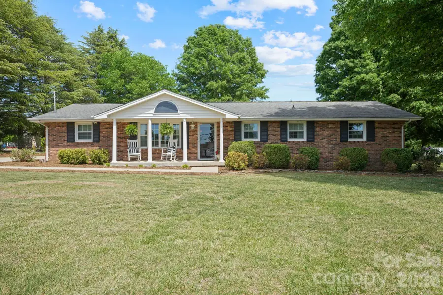 3328 Sulphur Springs Road Ne, Hickory, NC 28601 - #3