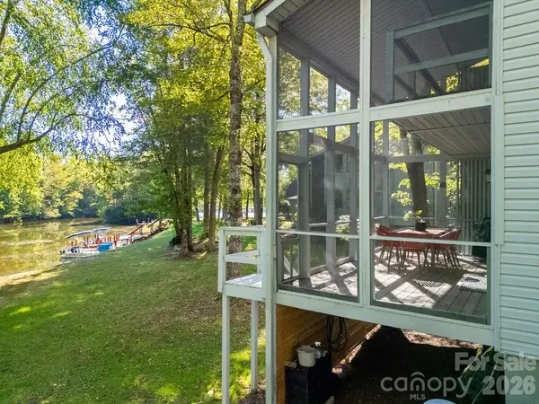 33 Lakeside Villas Drive, Brevard, NC 28712