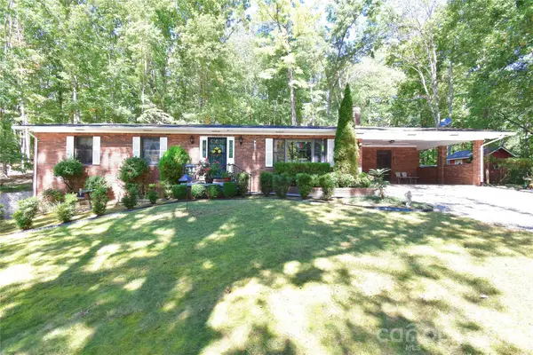 39 Maynard Road, Candler, NC 28715