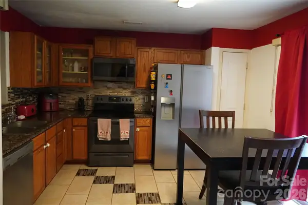 2740 Meadow Knoll Drive, Charlotte, NC 28269
