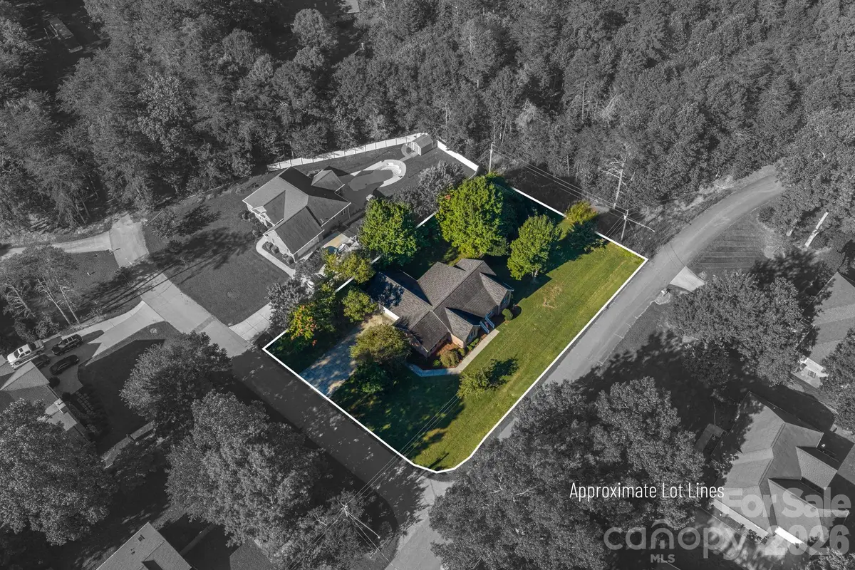102 Moore Street, Lincolnton, NC 28092 - #1