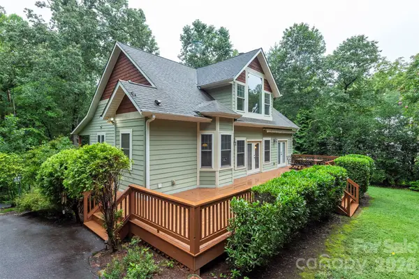 25 Deer Trail Way, Fairview, NC 28730