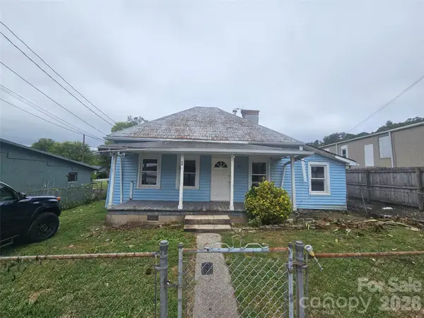 28 Chestnut Street, Rosman, NC 28772