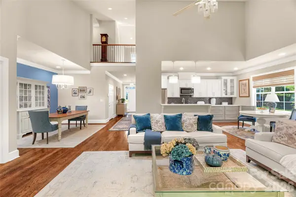 211 Towne Place Drive, Hendersonville, NC 28792
