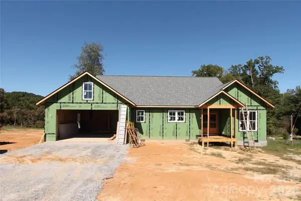 40 Whiskey River Run, Hendersonville, NC 28792