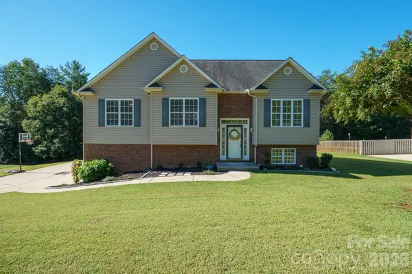 9530 Driftwood Court, Hickory, NC 28601
