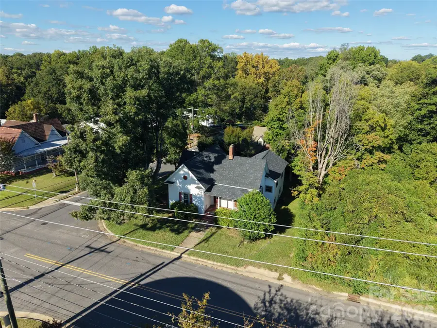 261 W Iredell Avenue, Mooresville, NC 28115 - #2
