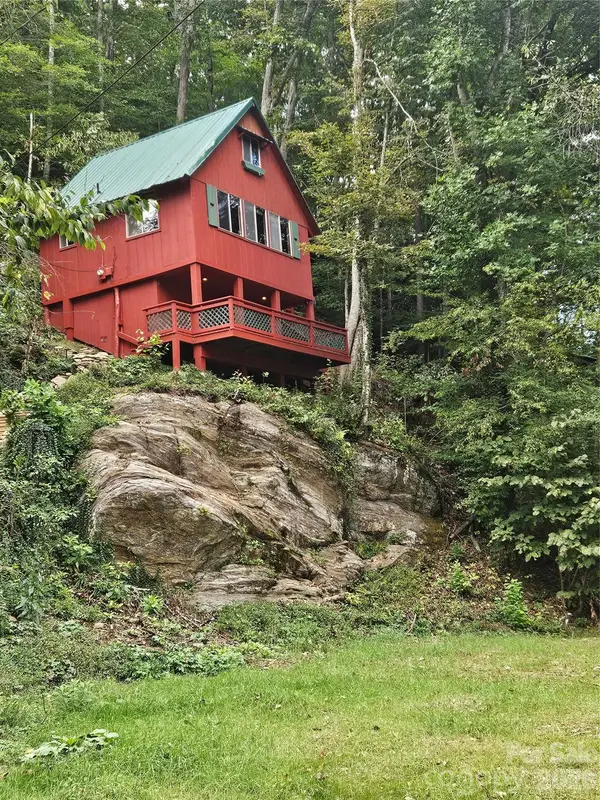 42 Mountain Farm Road, Burnsville, NC 28714