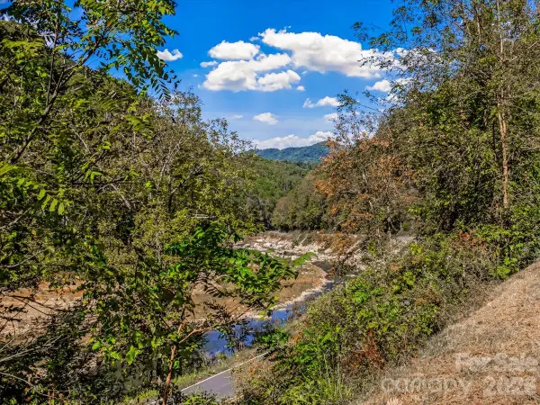 10730 Us 19w Highway, Burnsville, NC 28714