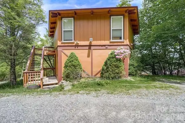 102 Cricket Way, Beech Mountain, NC 28604