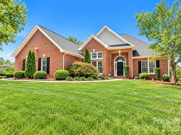 1615 Terra Cotta Drive, Hickory, NC 28602