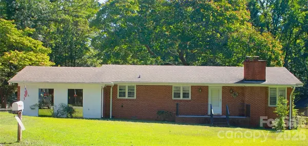 7218 Lakeside Drive N, Charlotte, NC 28215