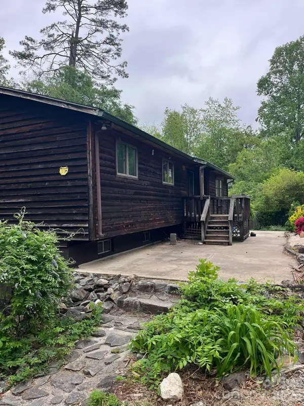 79 Starnes Cove Road, Asheville, NC 28806