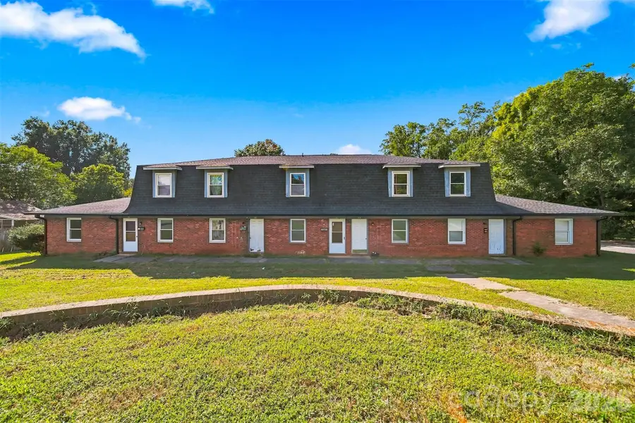 402 S Ashe Avenue, Newton, NC 28658 - #3