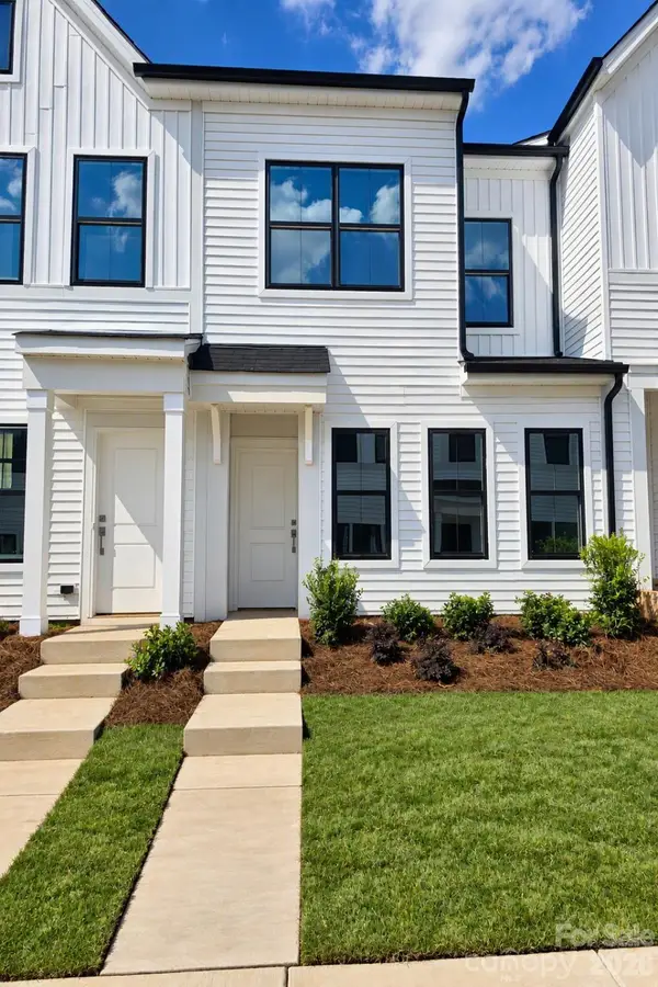 6608 Harlech Street, Charlotte, NC 28269