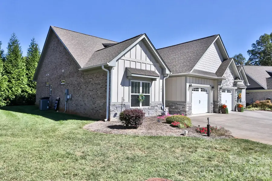 101 Parkview Drive, Yadkinville, NC 27055 - #2