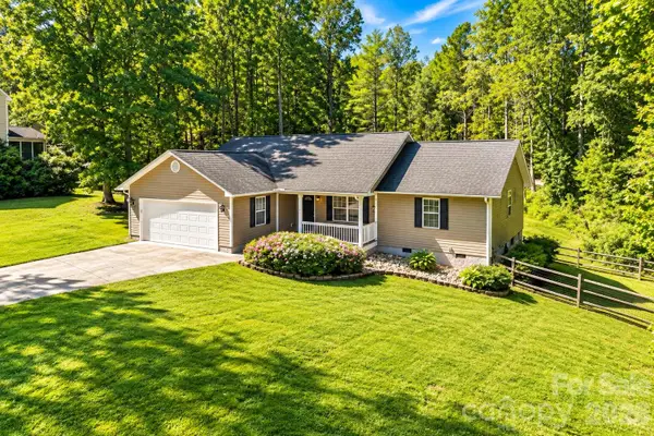 127 Chestnut Lane, Hendersonville, NC 28792