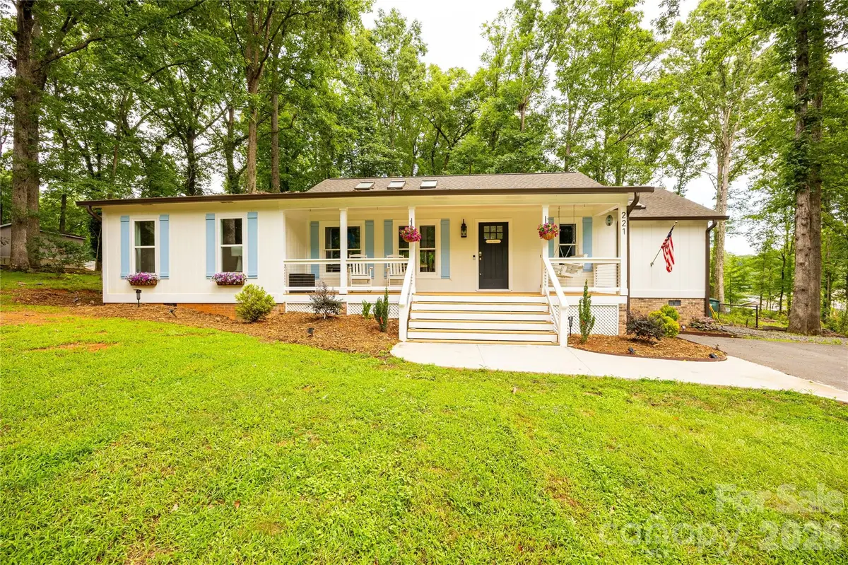 221 5th Street Ne, Conover, NC 28613 - #1