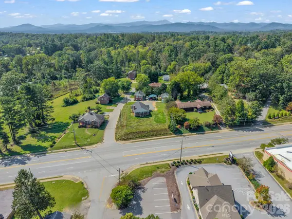 2 Roberts Street, Fletcher, NC 28732
