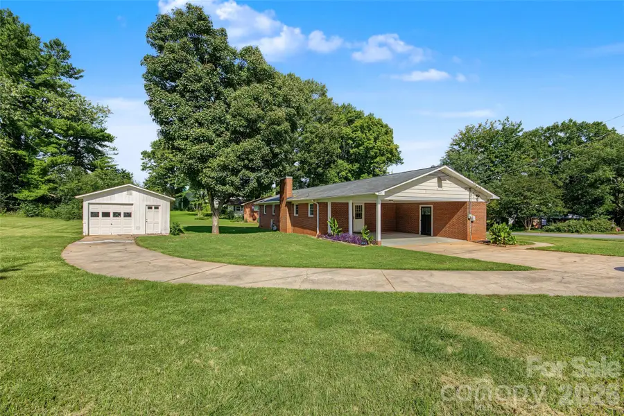 517 N Carolina Avenue, Statesville, NC 28677 - #3