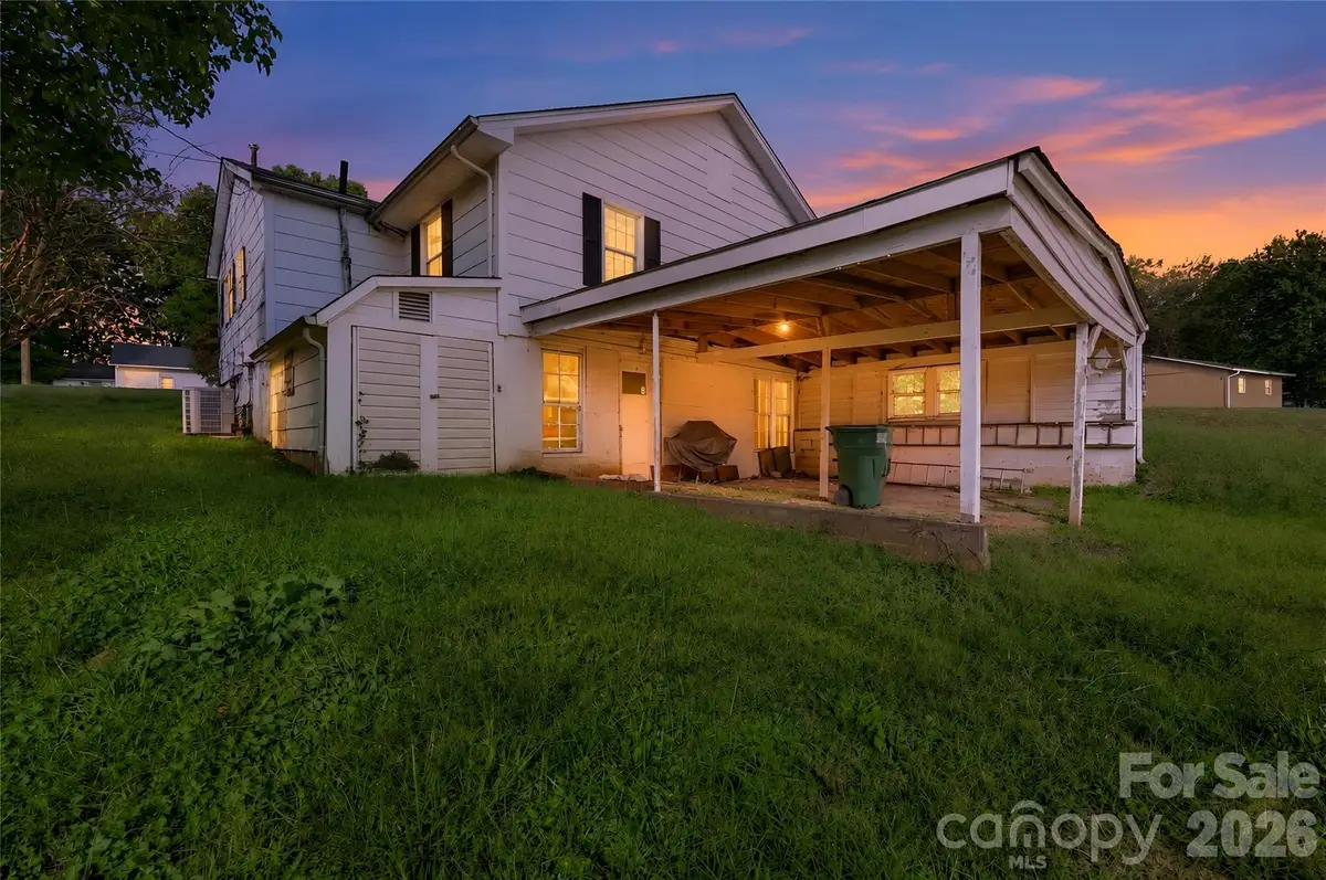 519 E 2nd Avenue, Newton, NC 28658 - #1